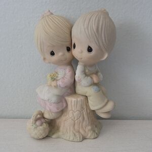 Vintage 1976 Precious Moments Love One Another